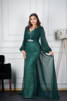 Sparkling dress with distinctive belt