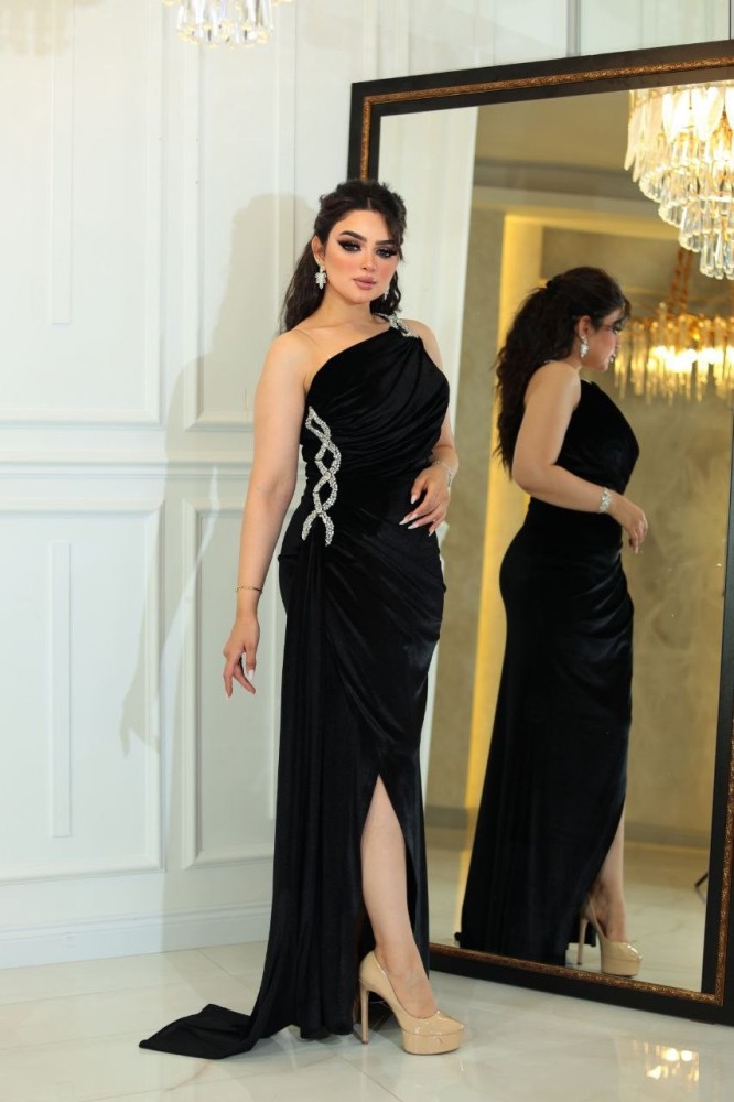 Super gorgeous velvet evening dress